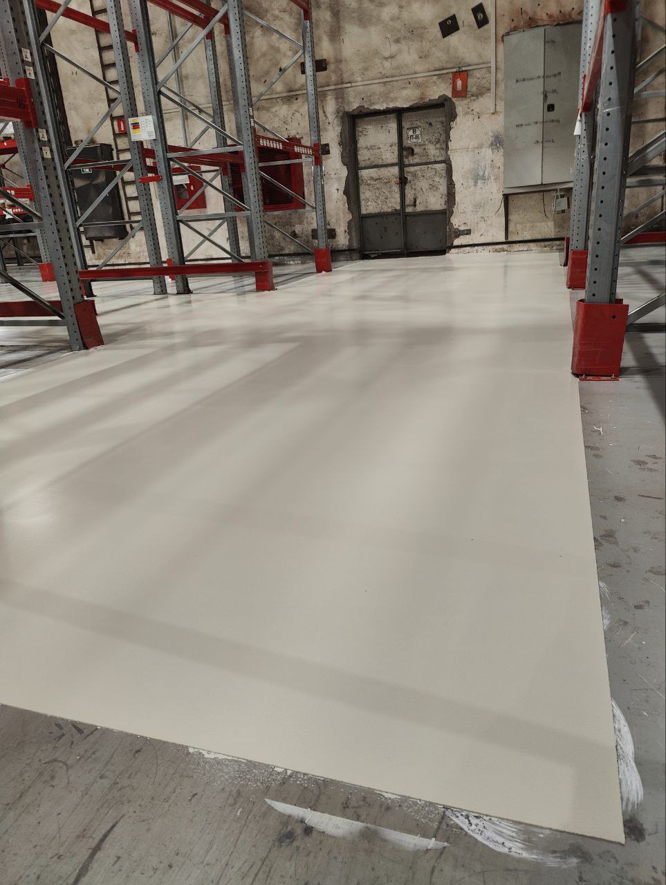 Полиуретан‑цементное покрытие — Складское помещение